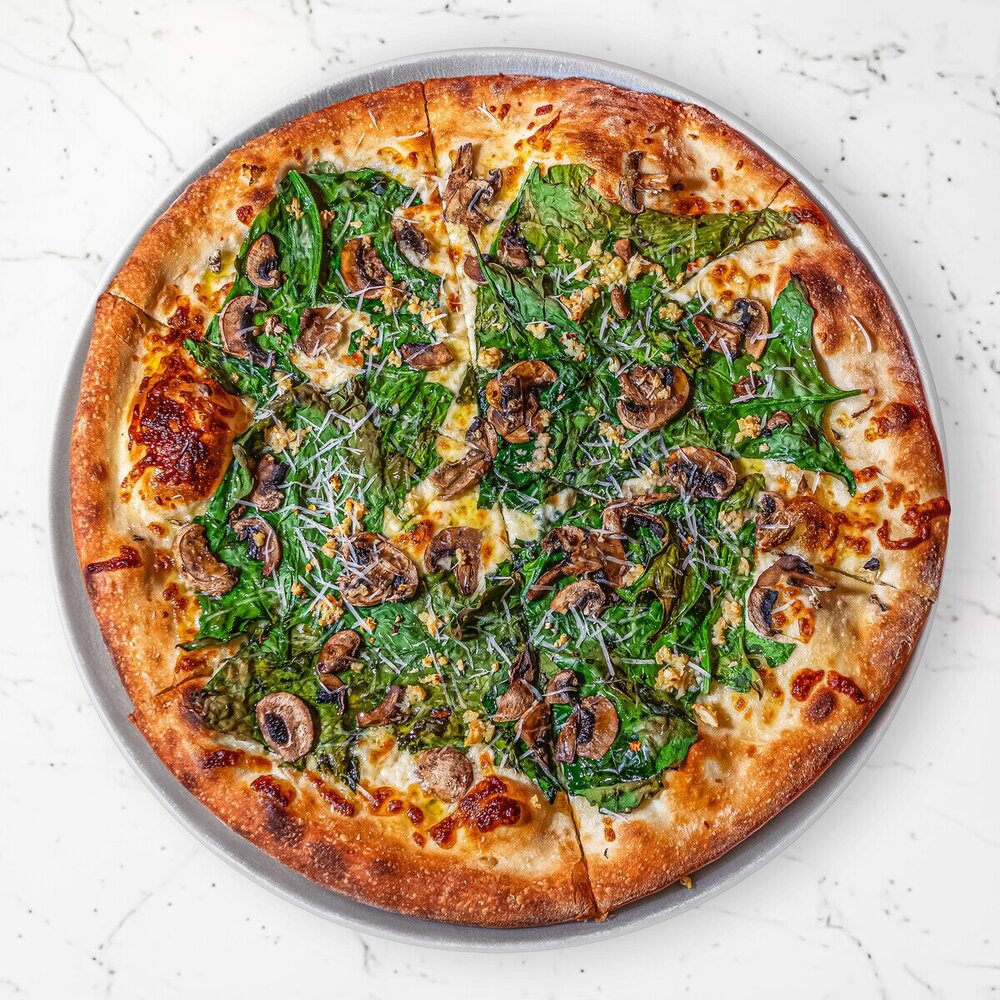 Spinach Garlic Pizza from Doughboys Bali