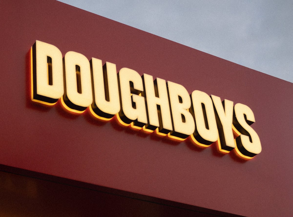 Customer at Doughboys Bali hot pizza pickup window